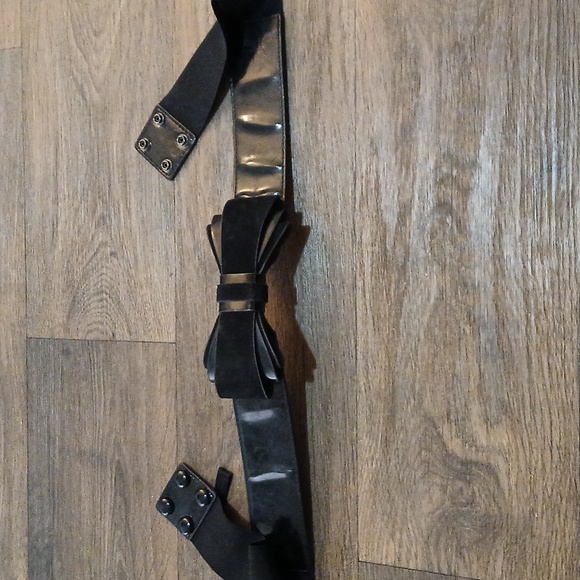 WHBM Black Patent Leather with Suede Bow Belt. - Picture 9 of 13